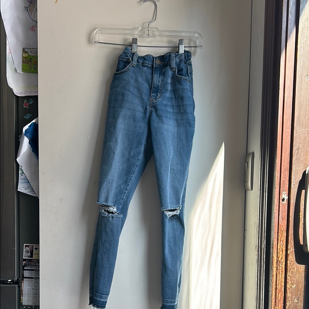Kids slim fit Blue Jeans with Distressed Knees